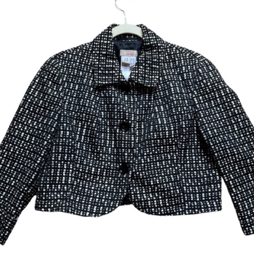 Apriori cropped black and white jacket. 3/4 length sleeves. Size 8